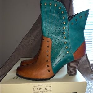 Women’s size 8.5 L’ARTISTE Boots